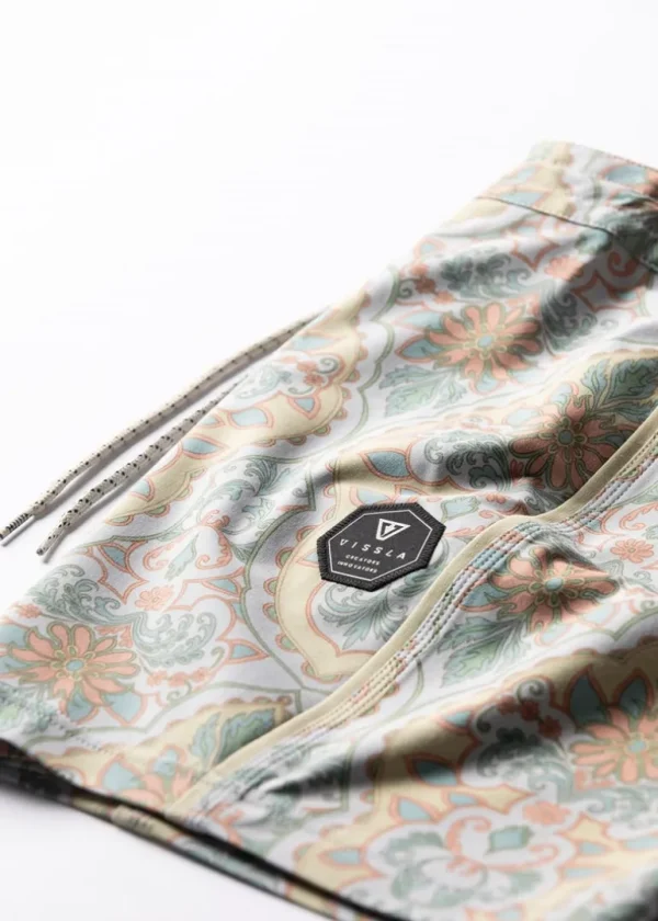 Clearance Vissla Mundaka 17.5" Boardshort DUNE